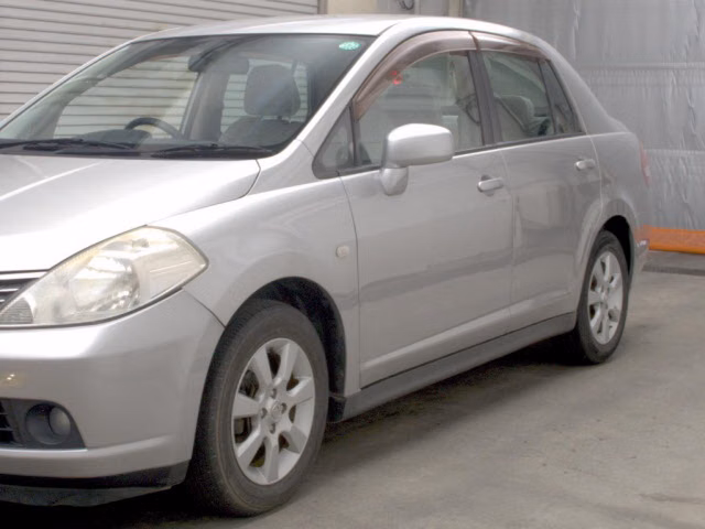 NISSAN TIIDA LATIO
