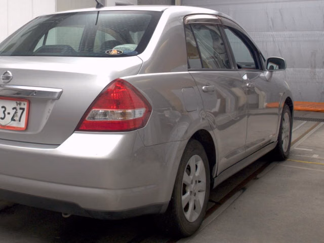 NISSAN TIIDA LATIO