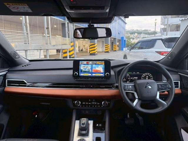 MITSUBISHI OUTLANDER