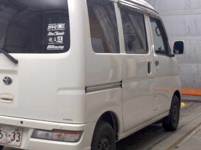 TOYOTA PIXIS VAN
