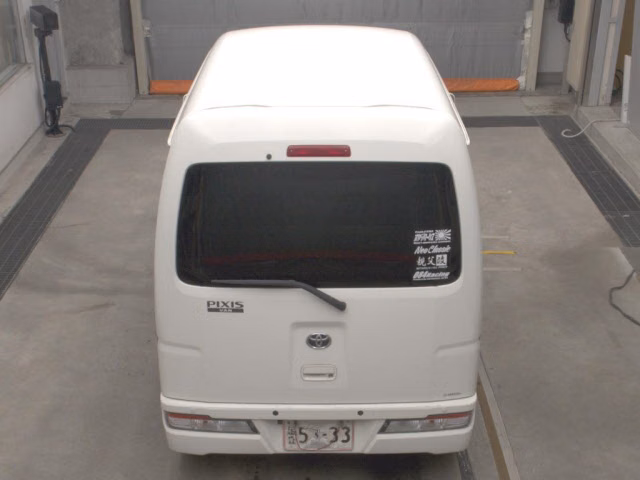TOYOTA PIXIS VAN