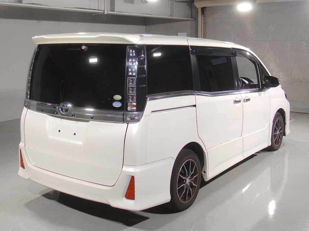 TOYOTA VOXY