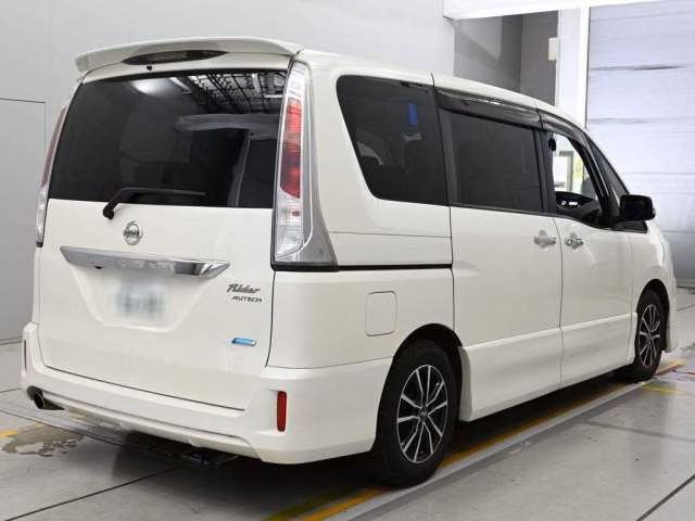 NISSAN SERENA
