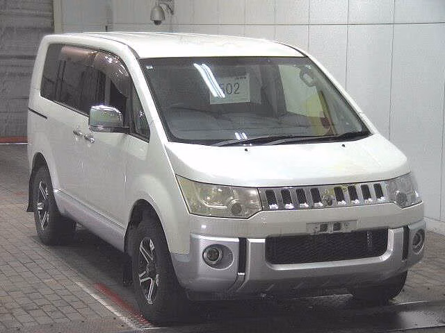 MITSUBISHI DELICA D:5