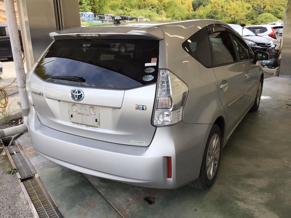 TOYOTA PRIUS ALPHA