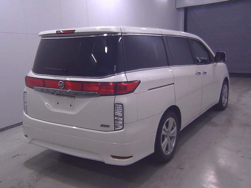 NISSAN ELGRAND