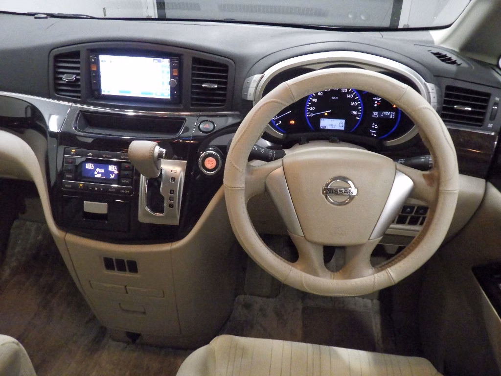 NISSAN ELGRAND