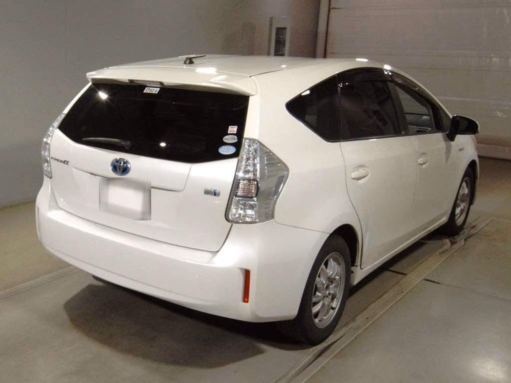 TOYOTA PRIUS ALPHA