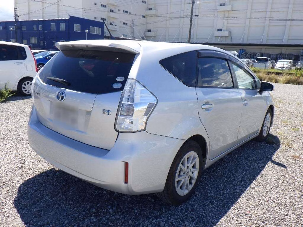 TOYOTA PRIUS ALPHA