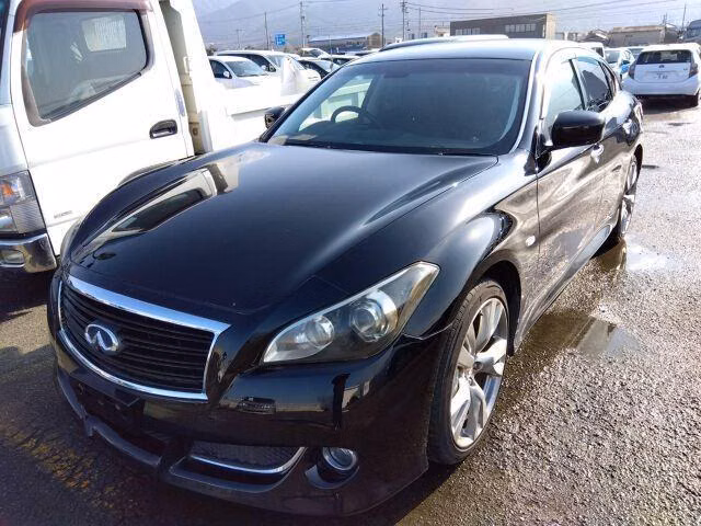 NISSAN FUGA