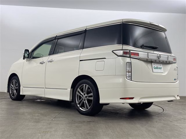 NISSAN ELGRAND