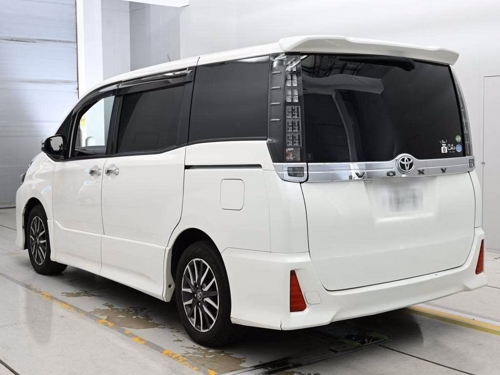 TOYOTA VOXY