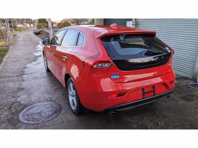 VOLVO V40