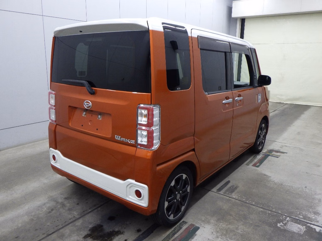 DAIHATSU WAKE