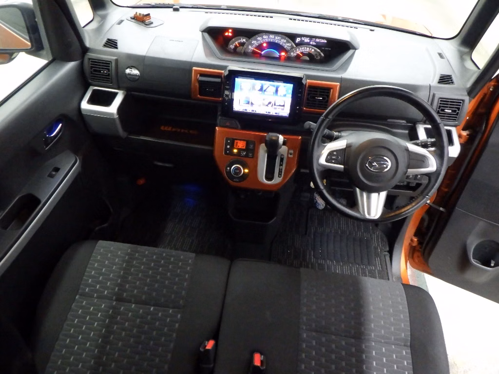 DAIHATSU WAKE