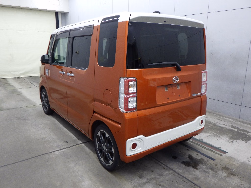 DAIHATSU WAKE