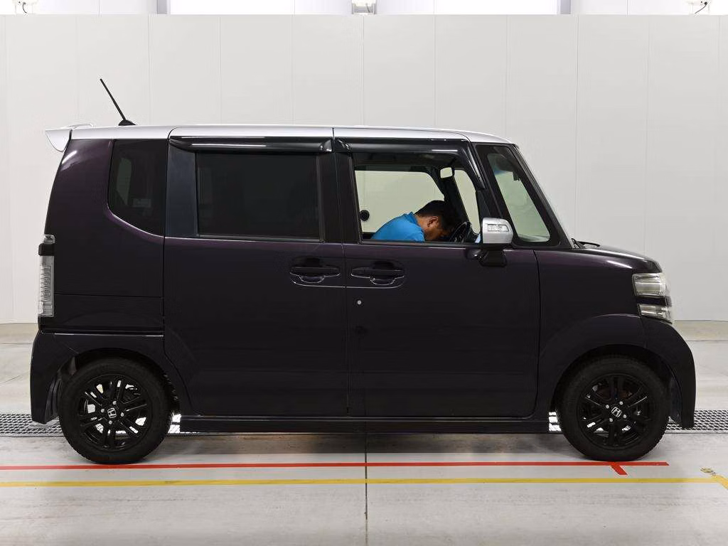 HONDA N-BOX