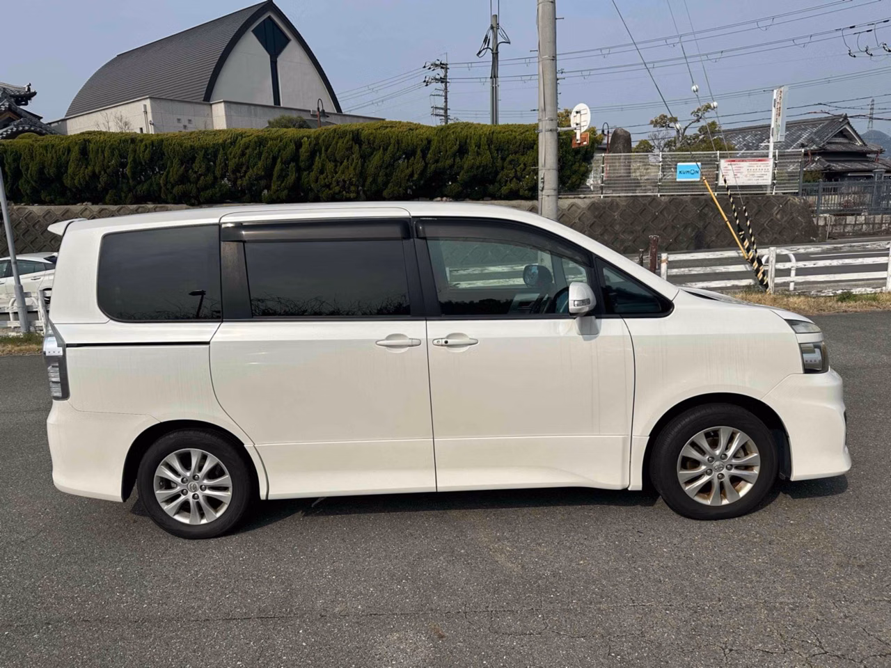 TOYOTA VOXY
