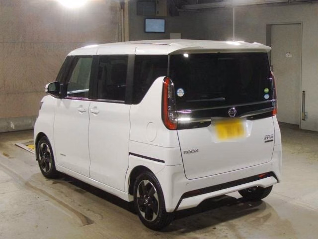 NISSAN ROOX