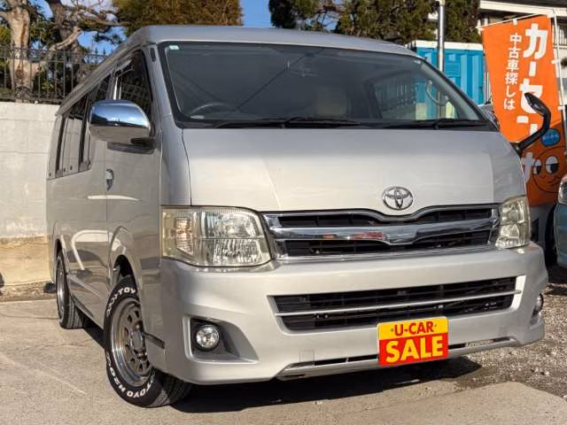 TOYOTA HIACE