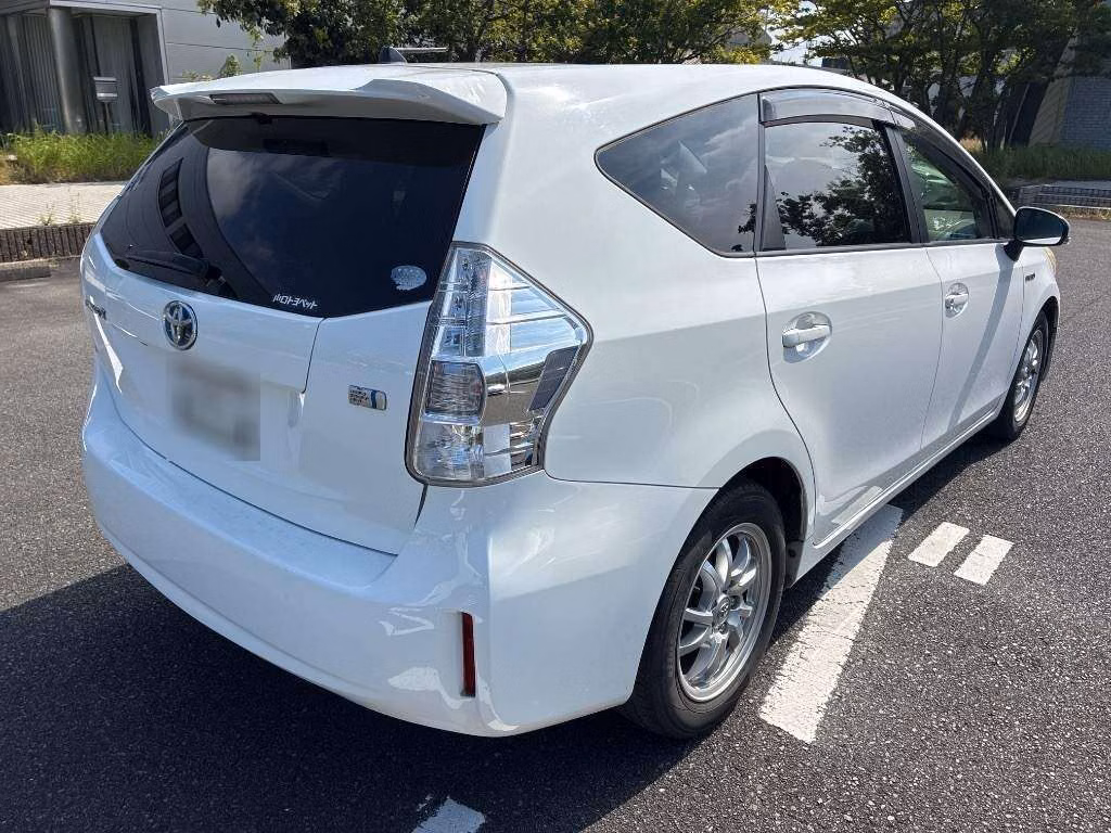 TOYOTA PRIUS ALPHA