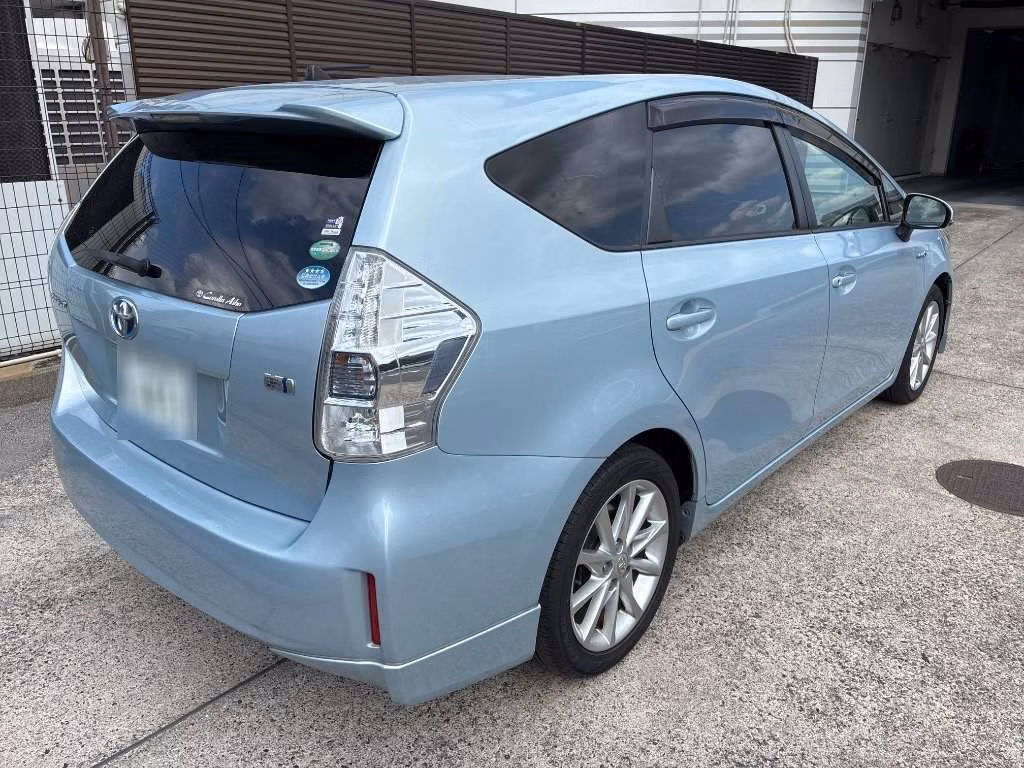 TOYOTA PRIUS ALPHA