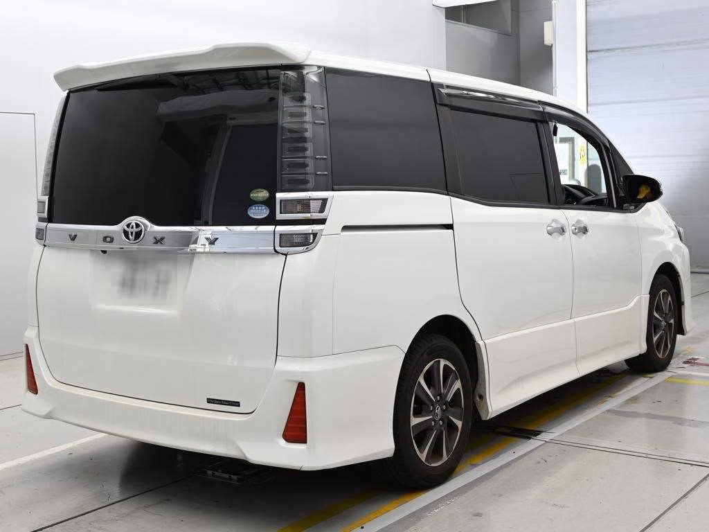 TOYOTA VOXY
