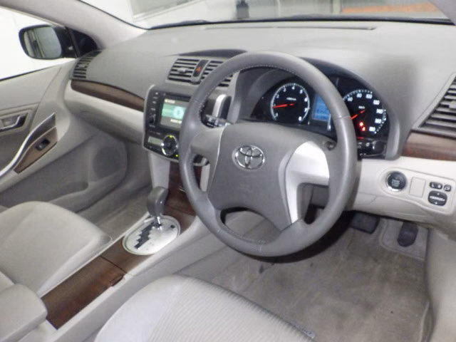 TOYOTA PREMIO