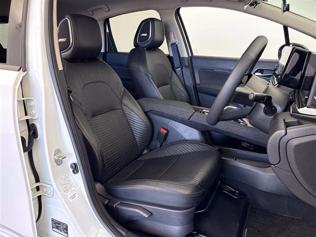 NISSAN AURA