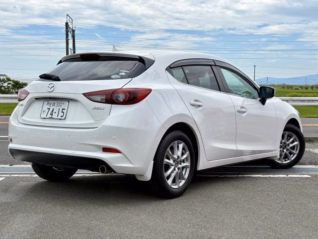 MAZDA AXELA