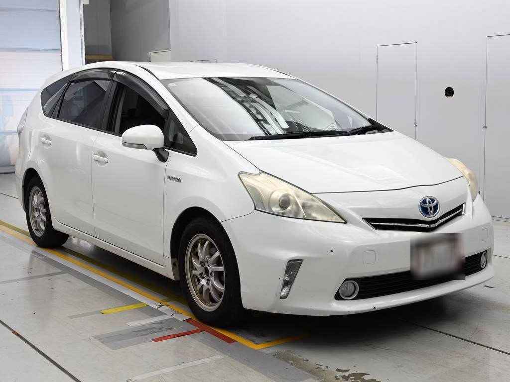 TOYOTA PRIUS ALPHA