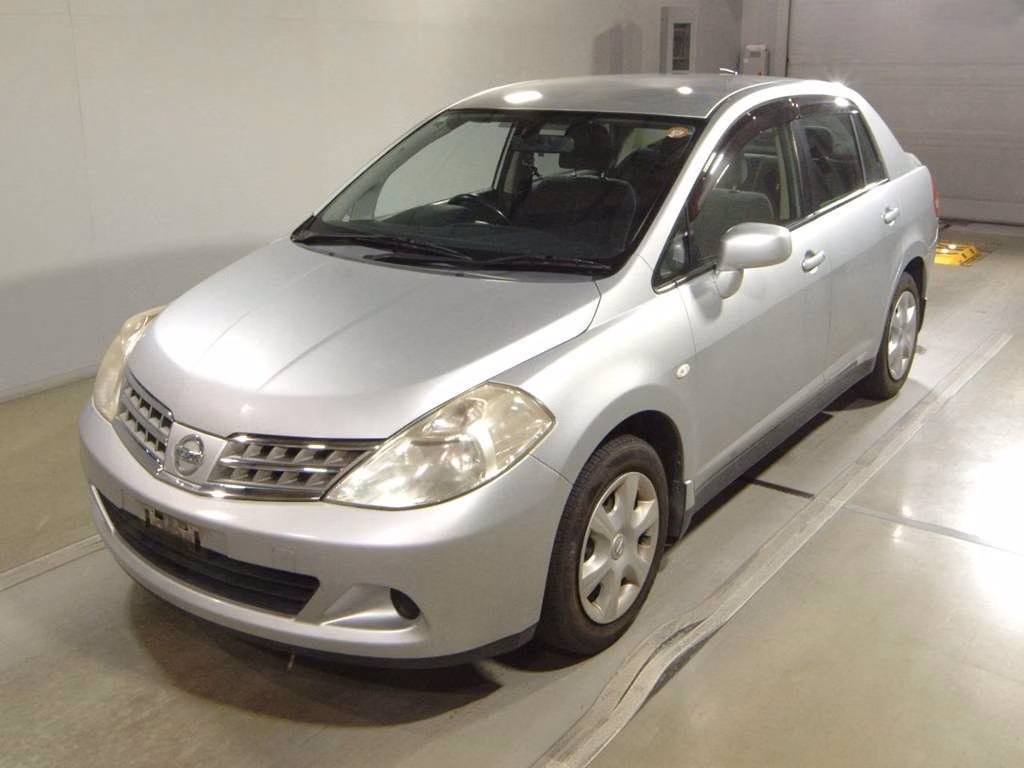 NISSAN TIIDA LATIO