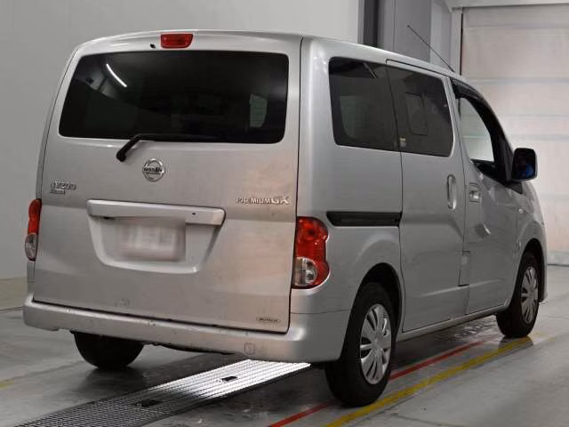NISSAN NV200