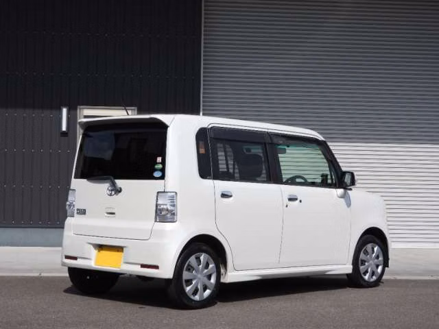 TOYOTA PIXIS SPACE