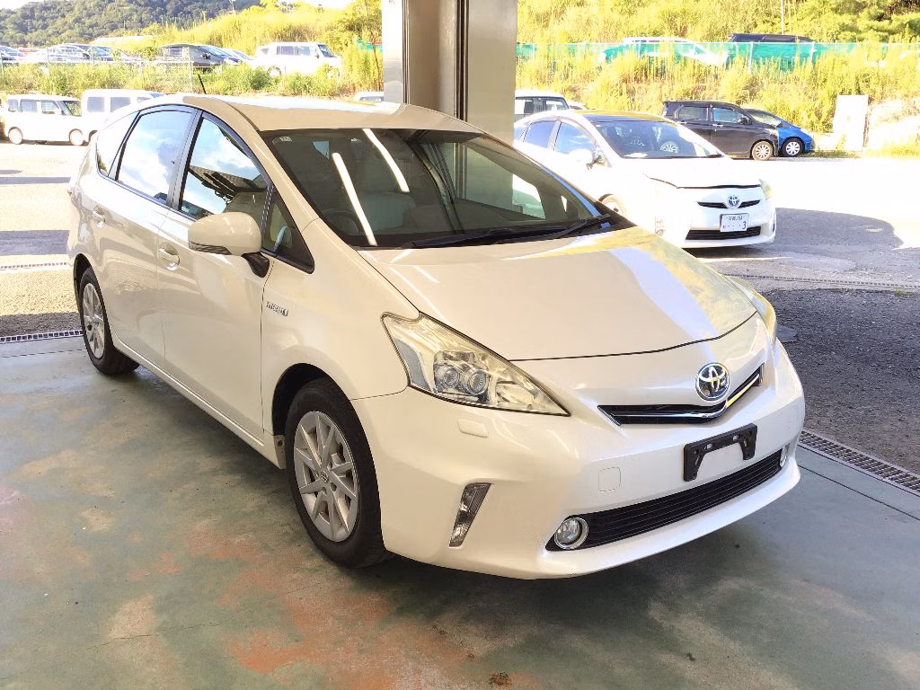 TOYOTA PRIUS ALPHA