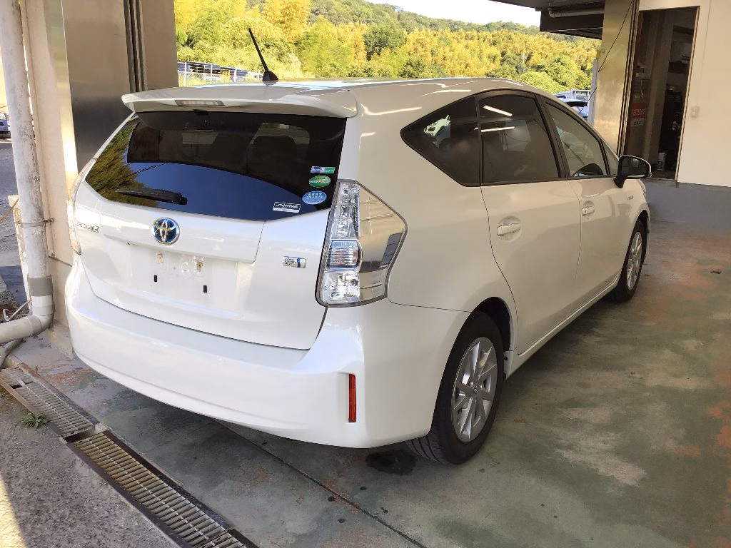 TOYOTA PRIUS ALPHA