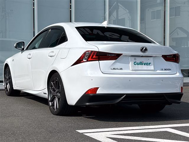 LEXUS IS300H