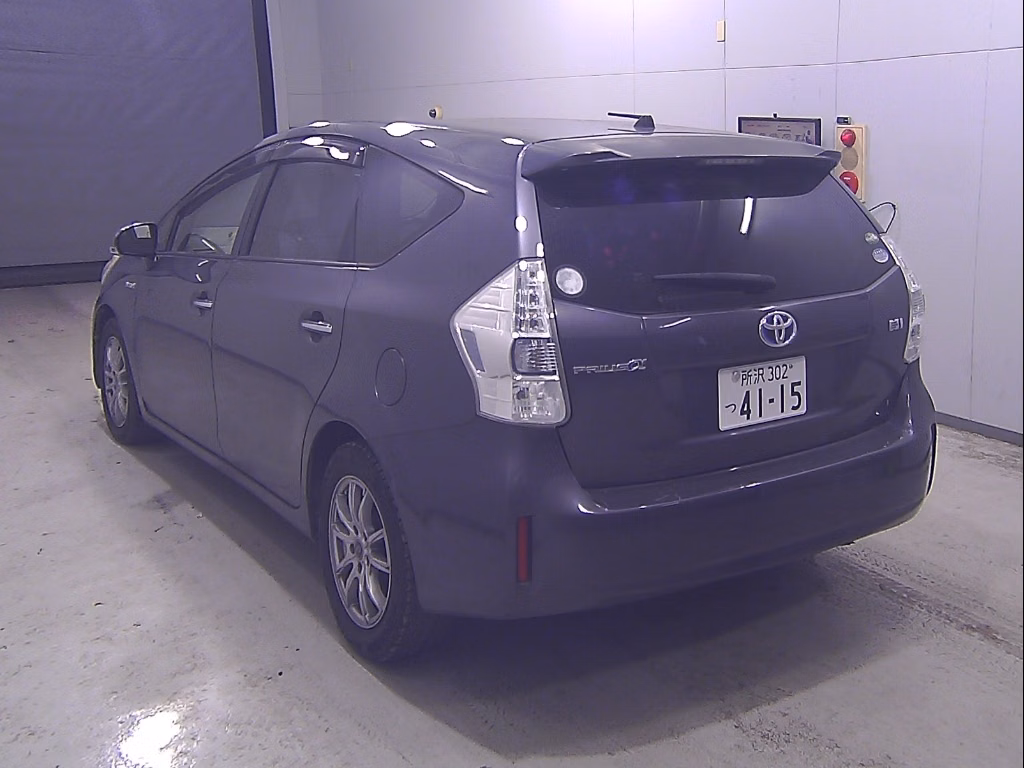 TOYOTA PRIUS ALPHA