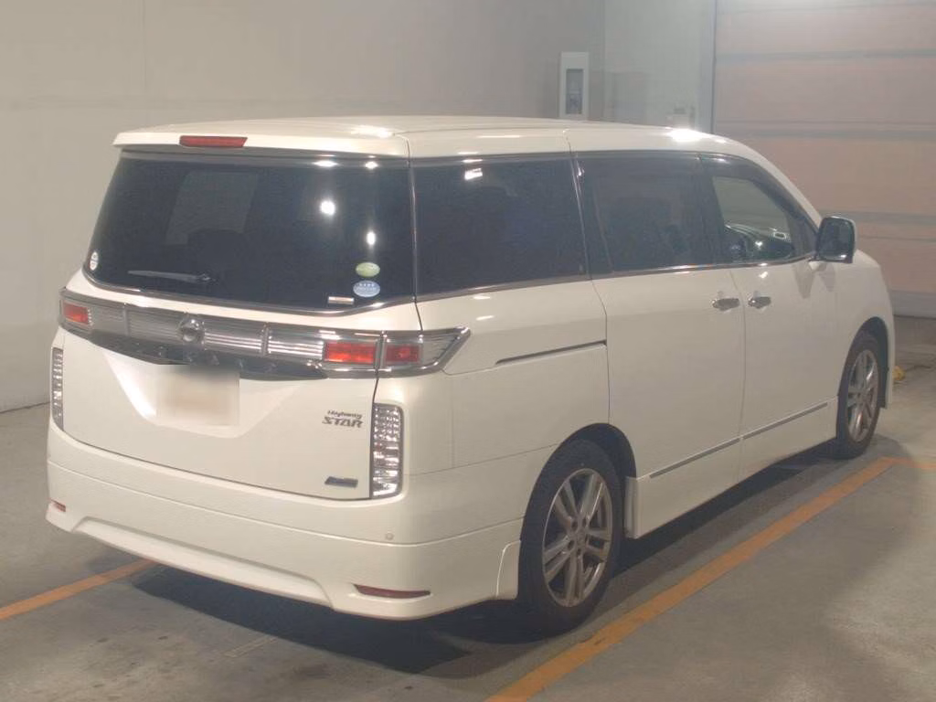 NISSAN ELGRAND