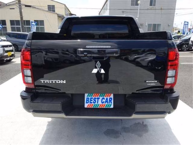 MITSUBISHI TRITON
