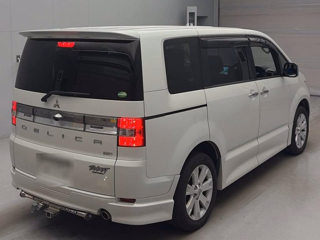 MITSUBISHI DELICA D:5