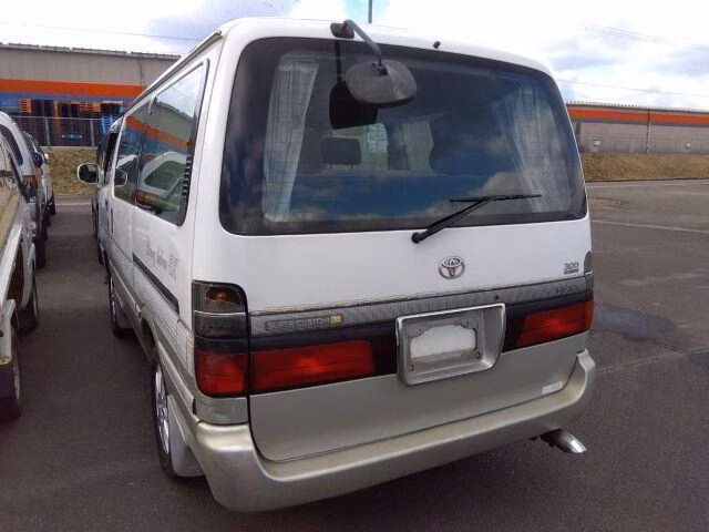 TOYOTA HIACE
