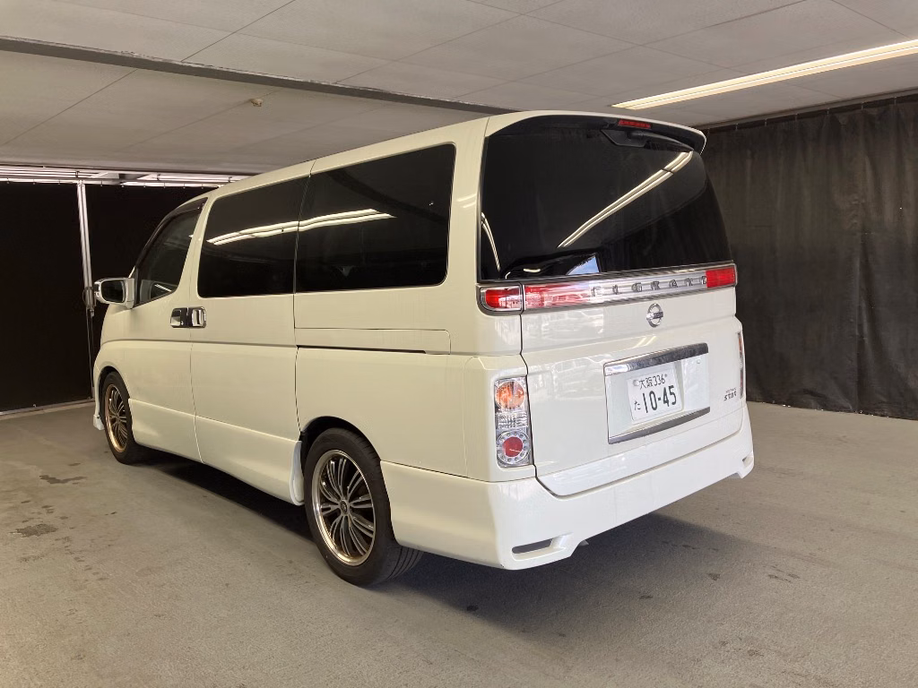 NISSAN ELGRAND