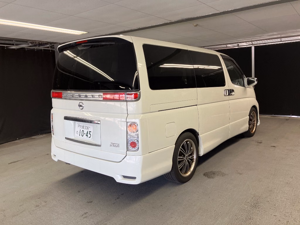 NISSAN ELGRAND