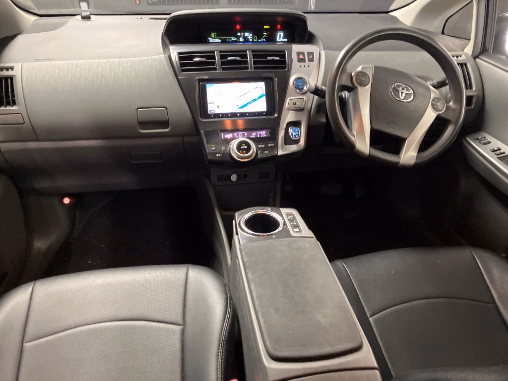 TOYOTA PRIUS ALPHA