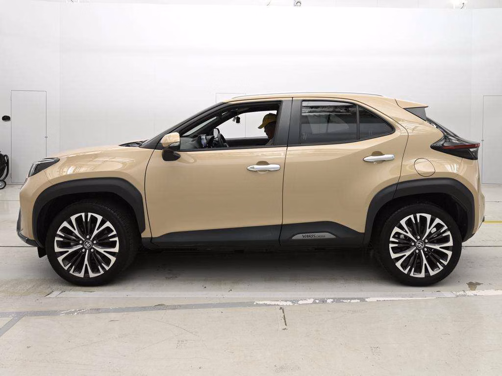TOYOTA YARIS CROSS