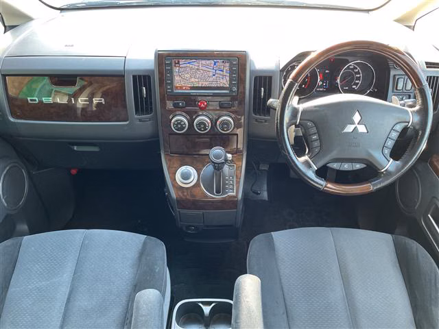 MITSUBISHI DELICA D:5