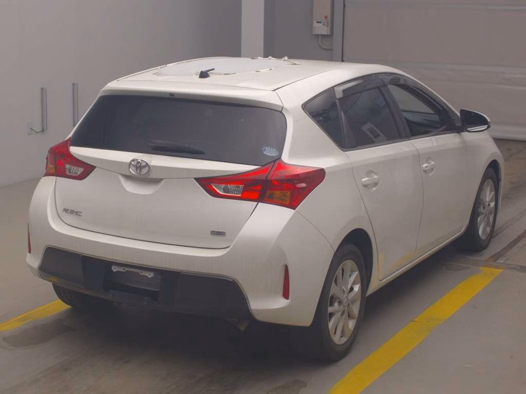 TOYOTA AURIS