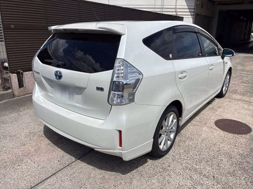 TOYOTA PRIUS ALPHA