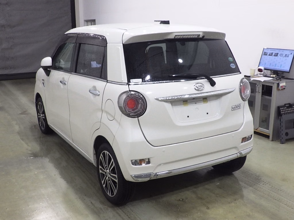DAIHATSU CAST